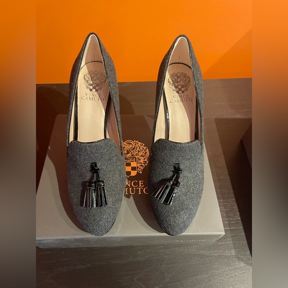 Vince Camuto, size 8.5 platforms - Picture 2 of 4